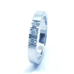 14 KT. ALLIANCE RING HVIDGULD MED BRILLANT 3X0,05 CT. W/SI