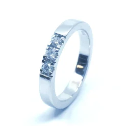 14 KT. ALLIANCE RING HVIDGULD MED BRILLANT 3X0,05 CT. W/SI