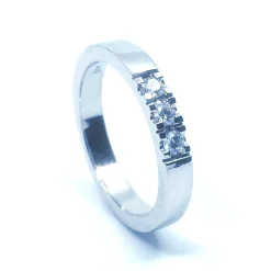 14 KT. ALLIANCE RING HVIDGULD MED BRILLANT 3X0,05 CT. W/SI