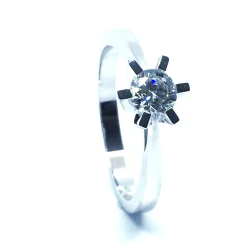 14 KT. HVIDGULD CARLA RING MED BRILLANT 0,50 CT. W/SI