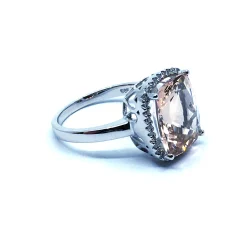14 KT. HVIDGULD RING MED FIRKANTET PEACH MORGANITE + 0,132 CT. W/SI