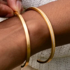 BYBIEHL GRACE BANGLE SPARKLE ARMRING METAL FORGYLDT MED STEN - 2-5001A-GP-B