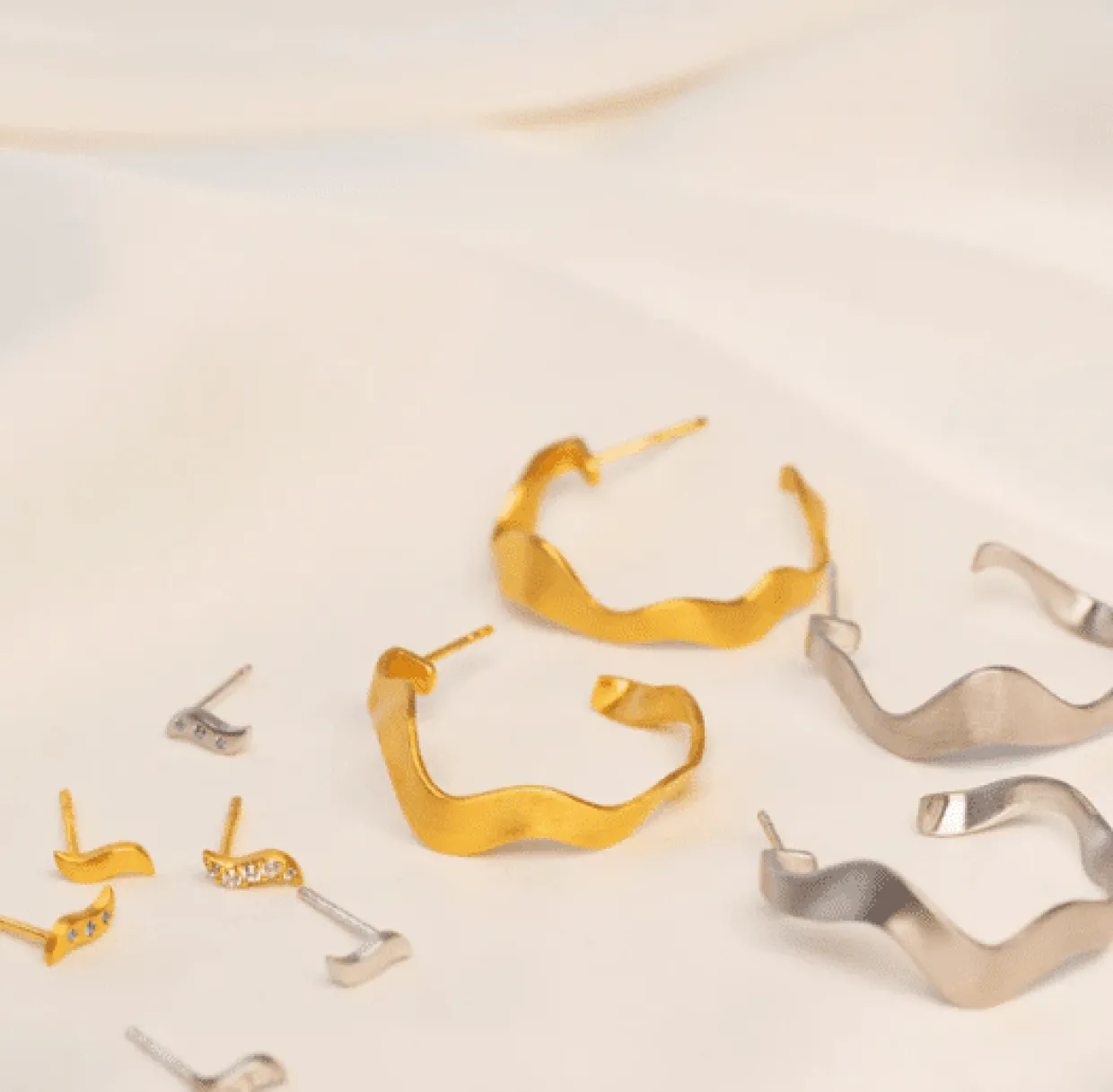 BYBIEHL WAVE ØRERINGE SØLV FORGYLDT - 4-4024-GP