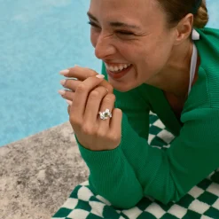 CAMILLE BRINCH BIG CONTRAST RING I SØLV MED GRØN STEN - BCOR