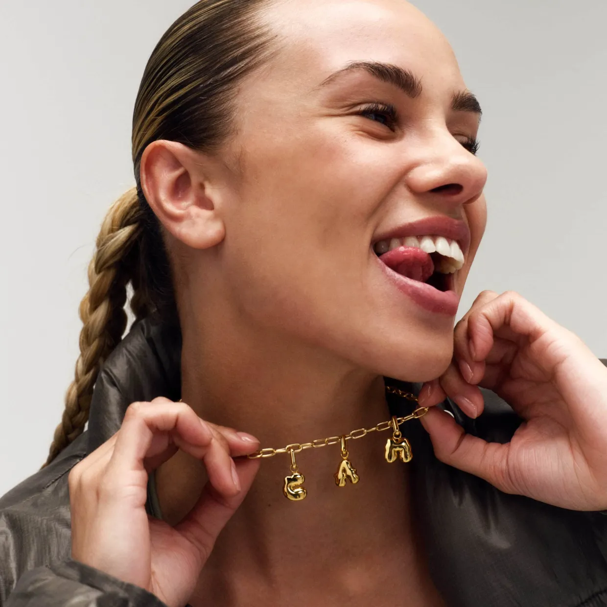 CAMILLE BRINCH LETTER PUFFER CHARM E I FORGYLDT SØLV - EPUL-FG-P