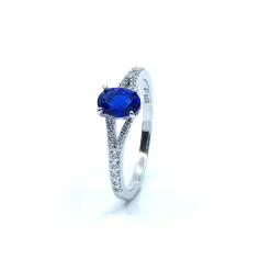 CHRISTOFFERSEN JEWELLERY SØLV RING RHODINERET MED SYNTETISK BLÅ SAFIR OG ZIRKONIA - 5070776-9