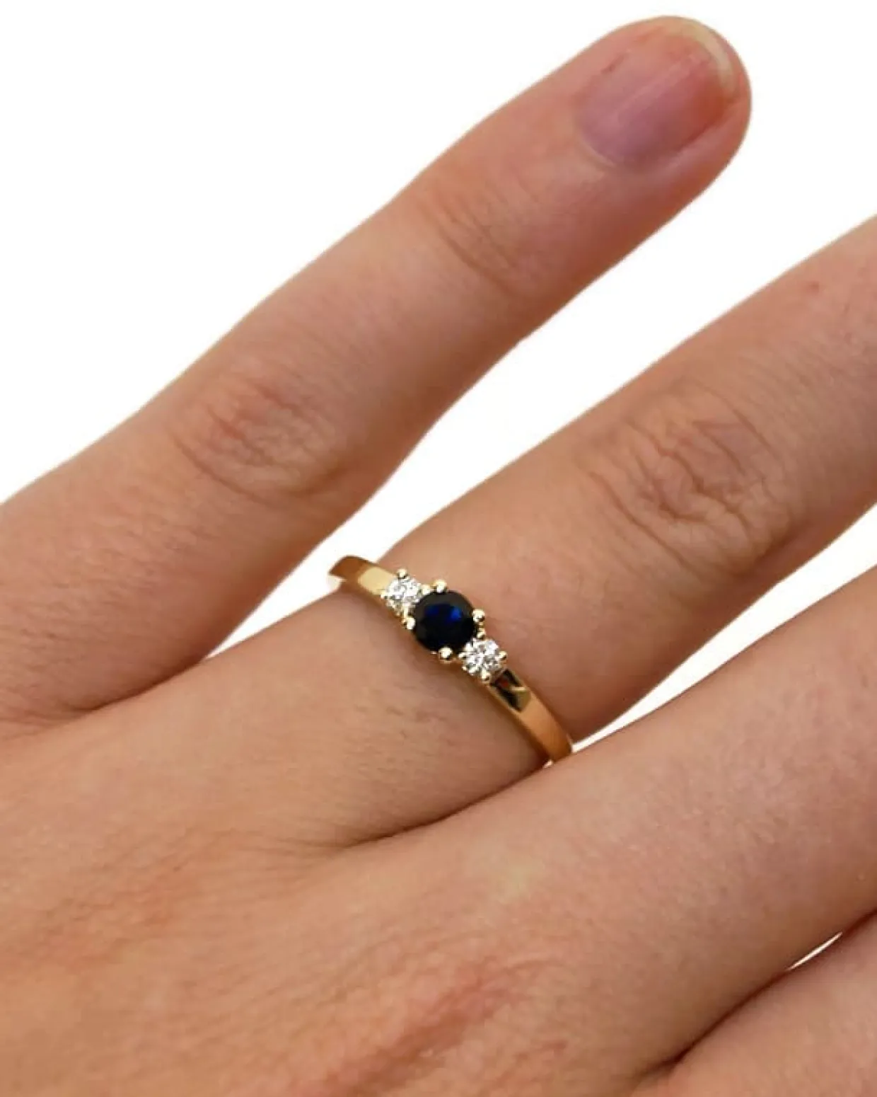 CHRISTOFFERSEN JEWELLERY RING 14 KARAT GULD MED BLÅ SAFIR OG 0,11 CARAT BRILLANTER – 5000490-SA