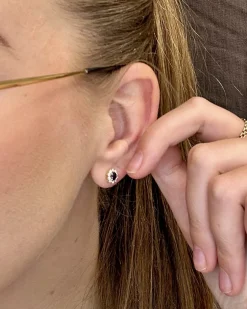 CHRISTOFFERSEN JEWELLERY ROSÉT ØRESTIKKER 14 KARAT GULD MED SAFIR OG BRILLANTER - 3070256G-SA