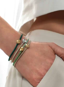 FLORA DANICA SILKE ARMBÅND LYSEGRØN MED FIRKLØVER 16,5 CM - FLC-SILK-LIGHTGREEN-16-G