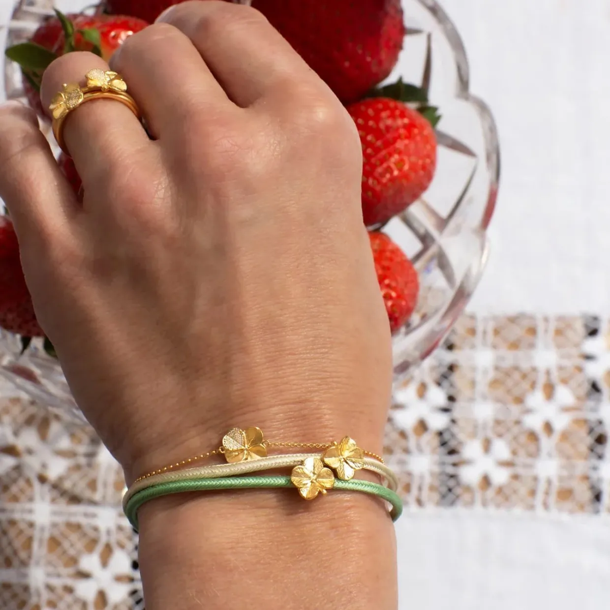 FLORA DANICA SILKE ARMBÅND CHAMPAGNE MED FORGYLDT SØLV 18 CM - FLC-SILK-CHAMPAGNE-18-G