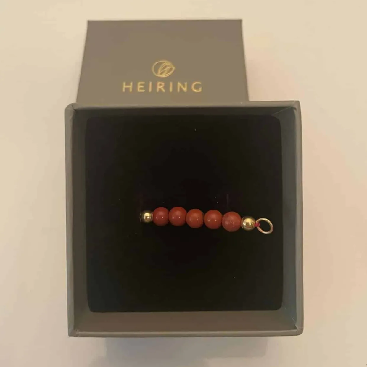 HEIRING RØD JASPER TOP TIL MULTI ARMRING I FORGYLDT SØLV - 53-4-90FG
