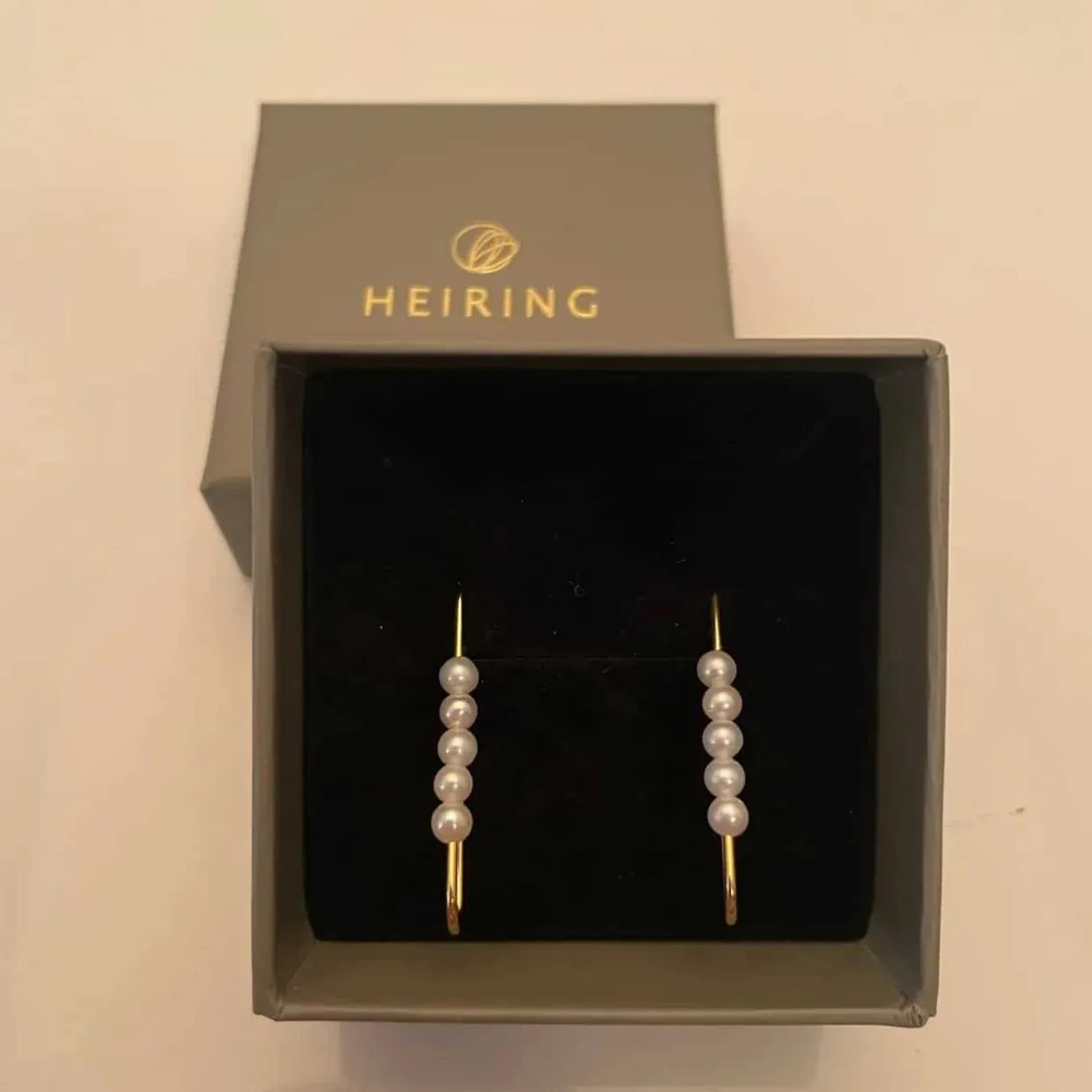 HEIRING ØRERINGE MED 5 PERLER I FORGYLDT SØLV - 29-9-74FG