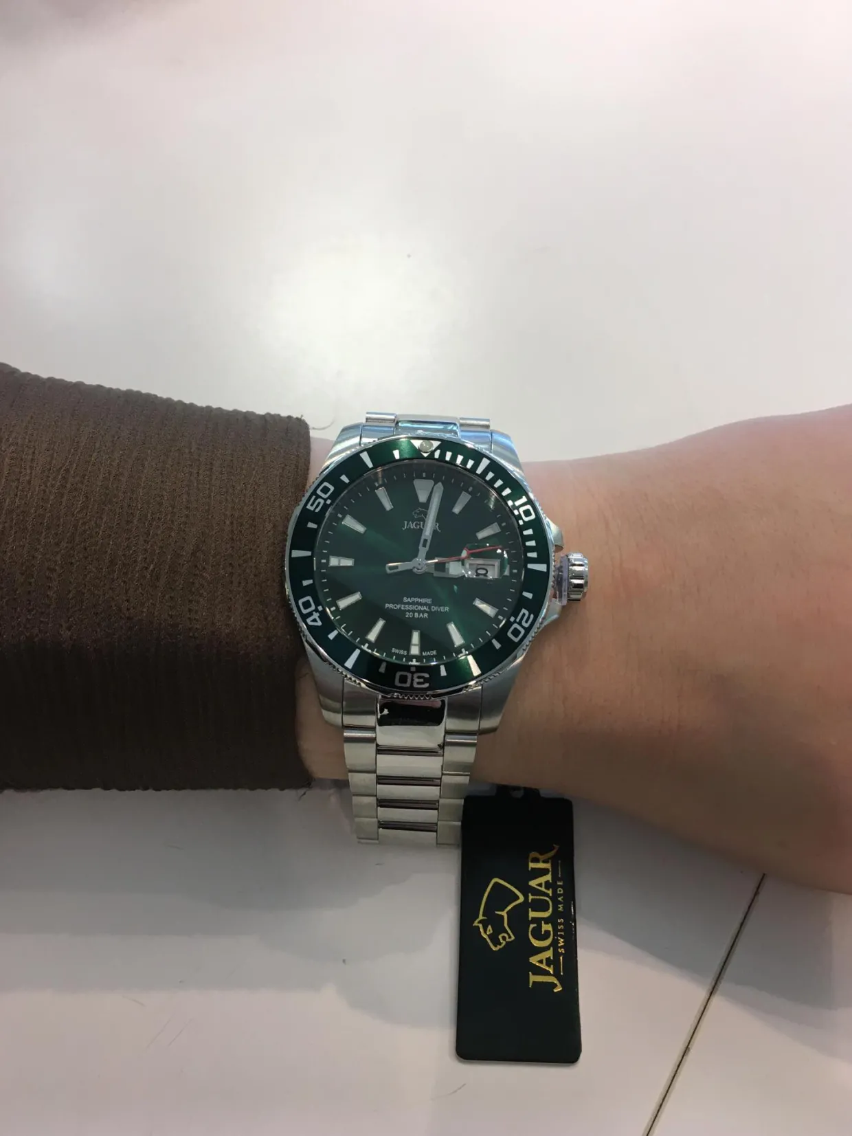 JAGUAR HERRE UR DIVER 200 METER VANDTÆT MED GRØN SKIVE - J860/B