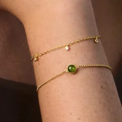 JULIE SANDLAU PRIMINI ARMBÅND FORGYLDT SØLV MED MOSGRØN KRYSTAL - BR258GDMGCR