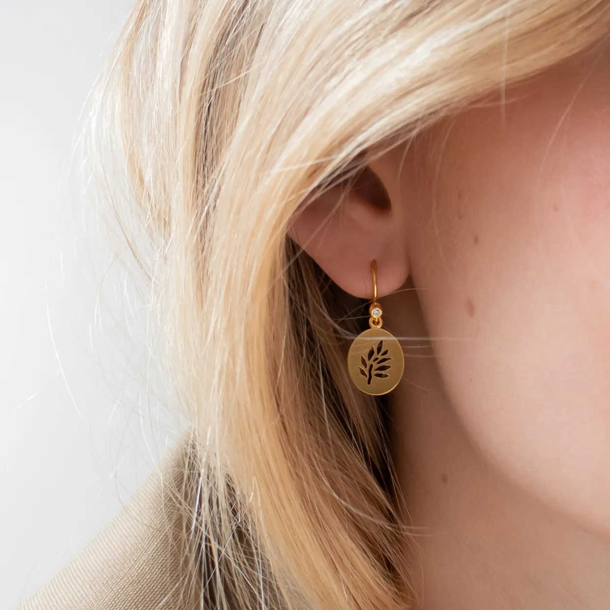 JULIE SANDLAU ØRERINGE FORGYLDT SØLV TREE OF LIFE - HKS662GDCZ