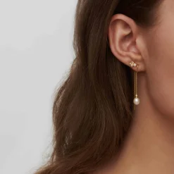 JULIE SANDLAU TASHA CHAIN ØRERINGE FORGYLDT SØLV MED PERLE - HKS704GDWHPLCZ