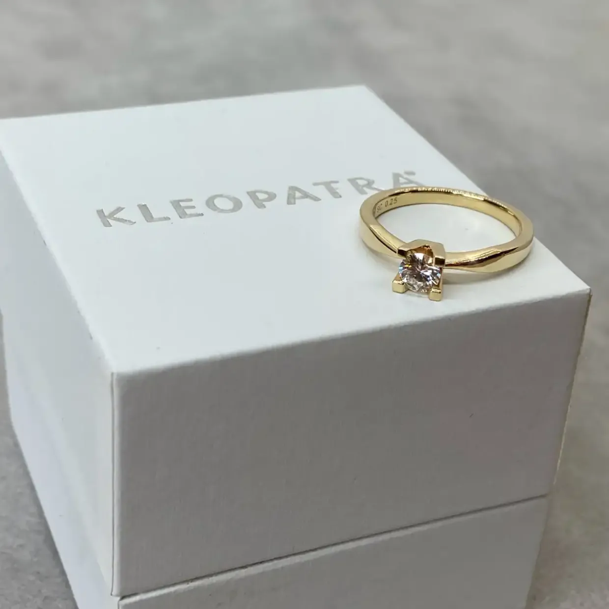 SCROUPLES KLEOPATRA 14 KARAT GULD RING MED BRILLANT 0,25 - 7135,25