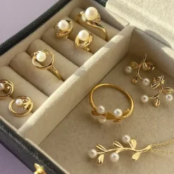 SCROUPLES RING SØLV FORGYLDT MED FERSKVANDSPERLE OG ZIRKONIA - 729412