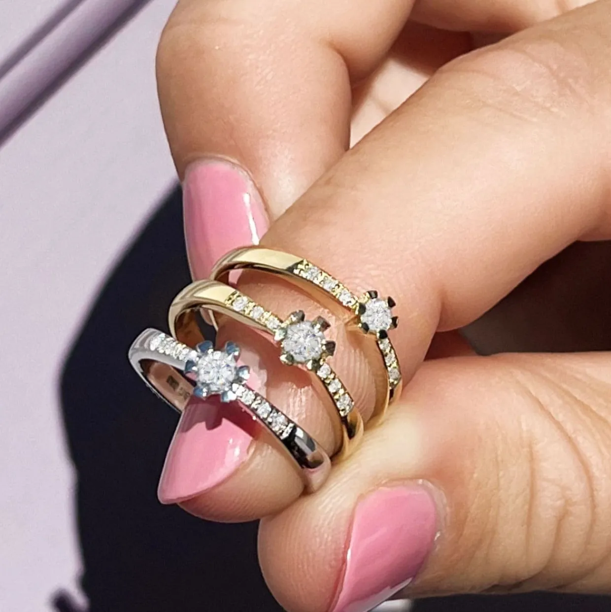 SCROUPLES VIDA DARLING 8 KARAT GULDRING MED BRILLIANT - 7823,14