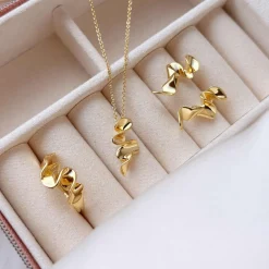 SCROUPLES WAVE ØRESTIK I FORGYLDT SØLV - 164592