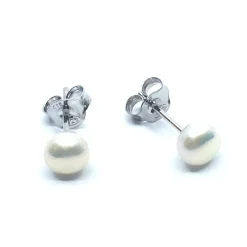 SØLV ØRESTIK RHODINERET HVID MED KNAP FERSKVANDSPERLE 4 MM