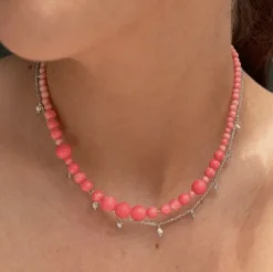 STINE A HALSKÆDE CHERIE BON BON MED CORALSTEN - 2057-02-OS