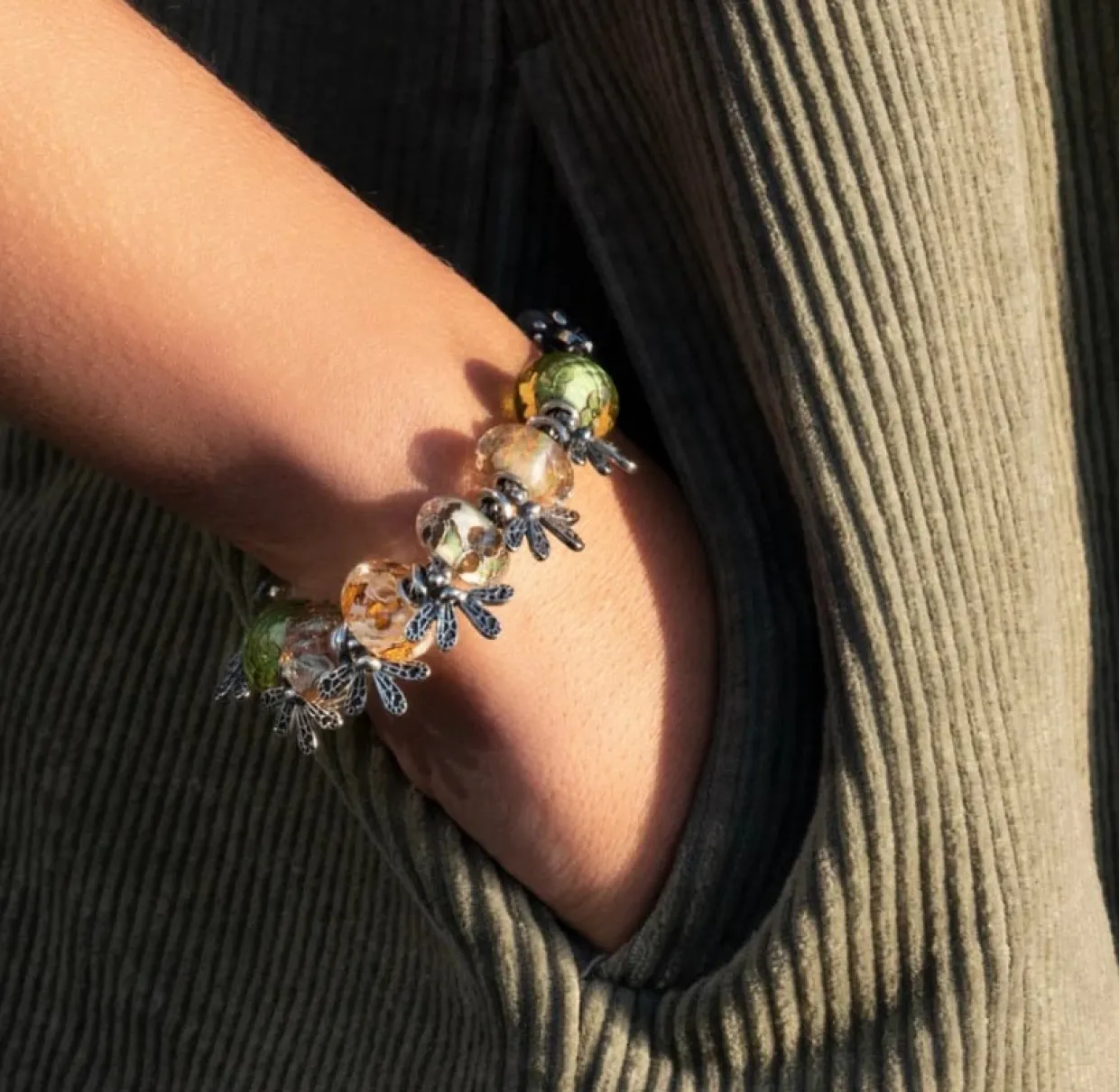 TROLLBEADS STILFULDE BLOMSTER GLASKUGLE -TGLBE-30079